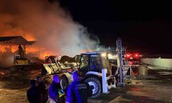 Saman deposu alevlere teslim oldu