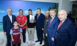 Bakan Uraloğlu Gaziler Günü’nde Trabzon’da Sedat Bayrak’ı Ziyaret Etti