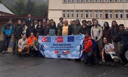Trabzon’un Köyüne 7 Ülkeden Geldiler: Yunan Öğrencinin Trabzonspor Sevgisi Şaşırttı