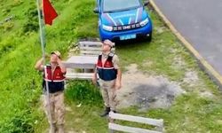 Santa Harabeleri’nde jandarmadan anlamlı bayrak hassasiyeti