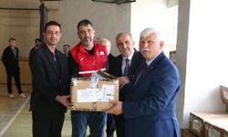 Of’ta ihtiyaç sahibi öğrencilere giysi desteği