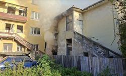 Samsun'da 2 Katlı Evde Yangın! Piknik Tüpü Alev Aldı