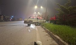 Samsun'da Otomobil Bariyere Çarptı! Genç Sürücü Yaralandı
