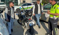 Atakum'da Korkutan Çarpışma! Motosiklet Sürücüsü Hastaneye Kaldırıldı