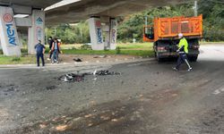 Rize'de Karayolları Kamyonuyla Kafa Kafaya Çarpışma! 2 Yaralı