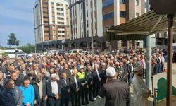 İstanbul'da trafik kazasında ölen genç Trabzon'da son yolculuğuna uğurlandı