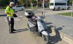 Motosiklet devrildi, sürücü yaralandı
