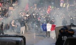 Fransa’da protestolar sürüyor. Yaklaşık bin kişi gözaltına alındı