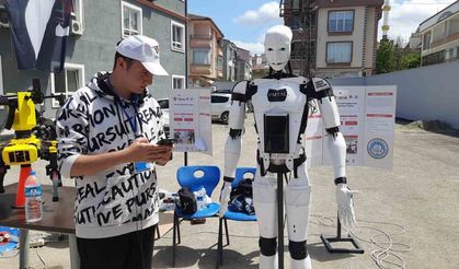 Lise öğrencilerinin tasarladıkları insansı robot ve köpek ilgi çekti