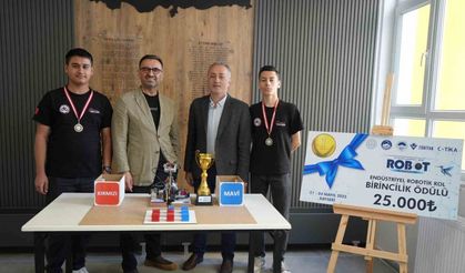 Lise öğrenciler tasarladıkları endüstriyel kol ile uluslararası yarışmada birinci oldu