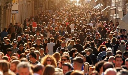 Türkiye’de Kadınlar Daha Uzun, Erkekler Daha Sağlıklı Yaşıyor