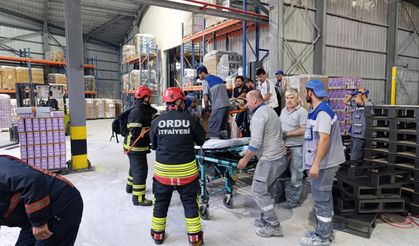 Fabrikada İş Kazası! İşçi Makineye Sıkıştı...