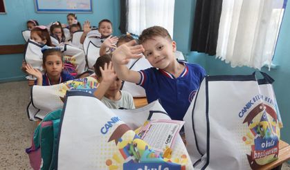 Samsun'da Öğrencilere Ücretsiz Çanta ve Kırtasiye Seti