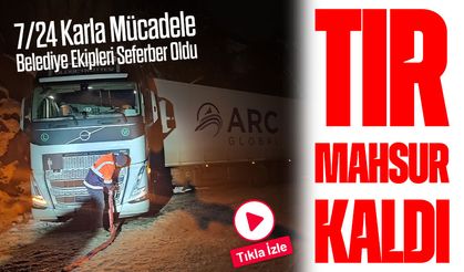 Giresun’da Karda Mahsur Kalan Tır, Belediye Ekiplerinin Müdahalesiyle Kurtarıldı