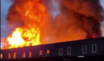 Toptancılar Sitesi’nde Korkutan Yangın: Market Deposu Kül Oldu