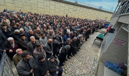 Sürmene genç Selahattin Demir’i gözyaşlarıyla uğurladı