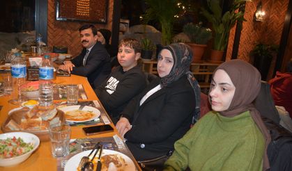 Çaykara Kaymakamı Sapmaz, öğrencilerle iftar yaptı