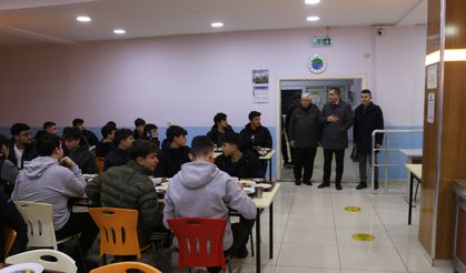 Of Kaymakamı Akça, lise öğrencileriyle iftar yaptı