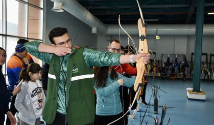 Samsun'da Yeşilay gönüllüleri ile bisiklet tutkunları bağımlılık konusunda farkındalık için ok attı
