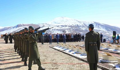 Bayburt'ta Çanakkale Zaferi'nin 111. yılı ve 18 Mart Şehitleri Anma Günü dolayısıyla tören düzenlendi