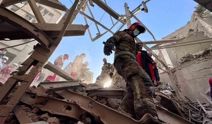 İran Kızılay: 'ABD-İsrail saldırılarında 9 bin 669 sivil yapı hasar gördü'