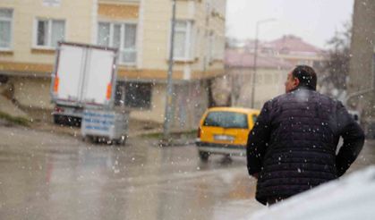 Bayburt'ta kar sürprizi: Kış yeniden yüzünü gösterdi