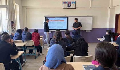 Bayburt'ta lise öğrencilerine yapay zekâ ve dijital yetkinlik eğitimi verildi