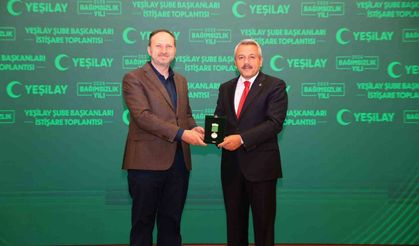 Rize Valisi Baydaş'a Yeşilay'dan 'Bağımsızlık Neferleri Üstün Hizmet Madalyası'