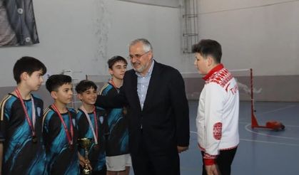 Samsun'da Gençlik Haftası Badminton Turnuvası düzenlendi