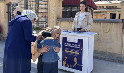 Bayburt'ta otizm farkındalığı için vatandaşlar bilgilendirildi