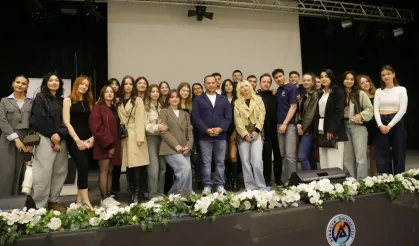 Pilot Murat Şen, Avrasya Üniversitesi’nde öğrencilerle buluşarak hem havacılığı hem de dijital medyayı anlattı