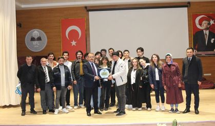 Vakfıkebir’de Tiyatro Gecesi! “Kim Akıllı Kim Deli” Büyük Beğeni Topladı