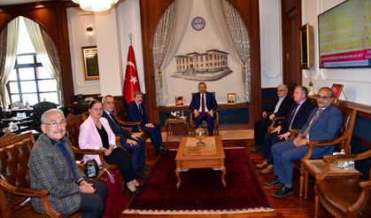 Trabzon’da Vali Tahir Şahin’e Anlamlı Ziyaret! Vakıf Yönetimi Çalışmalarını Anlattı