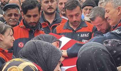 Eşi tabutuna son kez sarıldı, babası namazını kıldırdı: AFAD personeline hüzünlü veda