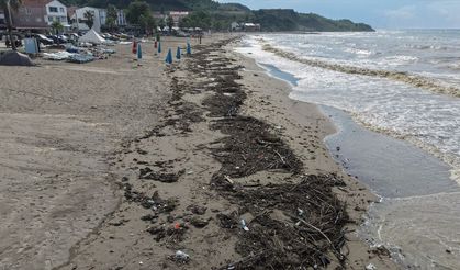 Karadeniz'de sağanağın ardından denizin rengi değişti