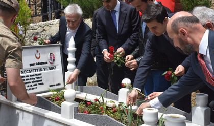 Şehit öğretmen Necmettin Yılmaz Gümüşhane'deki kabri başında anıldı