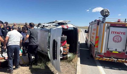 Van'da araçlar çarpıştı: 8 yaralı