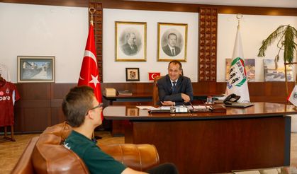 YKS Türkiye Birincisi Abdullah Uslu Başkan Ekim’le Buluştu