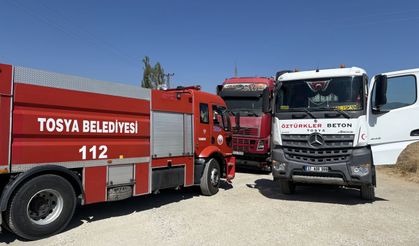 Tosya’da Tır Yangınına Beton Mikseriyle Müdahale