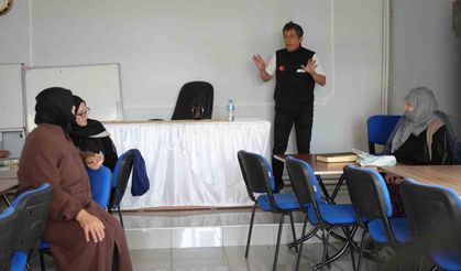 Köy köy gezen Bayburt AFAD ekipleri vatandaşları afetler hakkında bilgilendiriyor