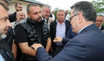 Başkan Ahmet Metin Genç'ten Trabzon'da Sürpriz! Dolmuşun Direksiyonuna Geçti