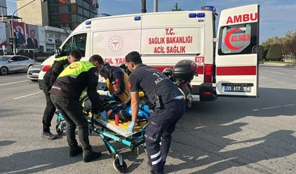 Hafif ticari aracın çarptığı kadın yaralandı