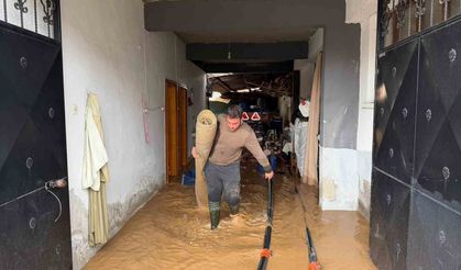 İznik'te Kara Dere taştı, evleri ve tarlaları su bastı