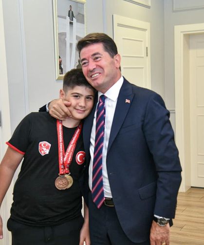 Türkiye Şampiyonu Berat Efe Keskin’den Başkan Kaya’ya Ziyaret