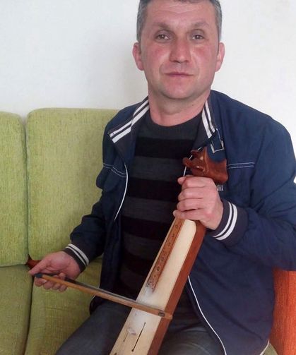 Sahnede kalp krizi geçiren sanatçı toprağa verildi