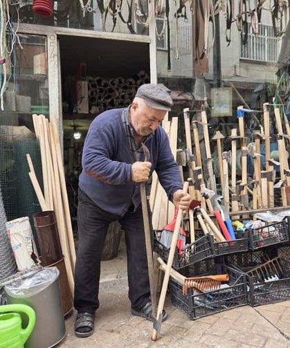 Eskiden her yıl ev ve arsa aldıran meslekte şu anda çırak yetişmiyor