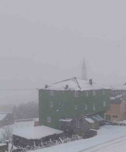 Giresun yaylaları beyaza büründü