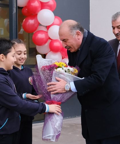 Samsun ve çevre illerde öğrenciler karnelerini aldı