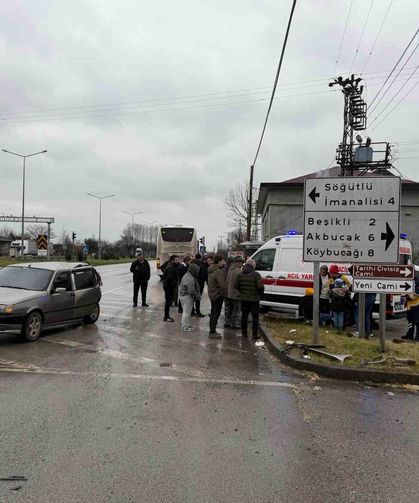 Kırmızı ışıkta duramayan otobüs otomobile çarptı: 4 yaralı