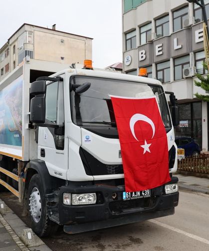 Arsin Belediyesi Temizlik İşleri filosuna üç yeni araç kazandırdı